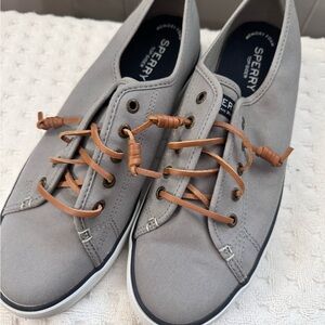 Women’s Sperry’s size 9 - gray